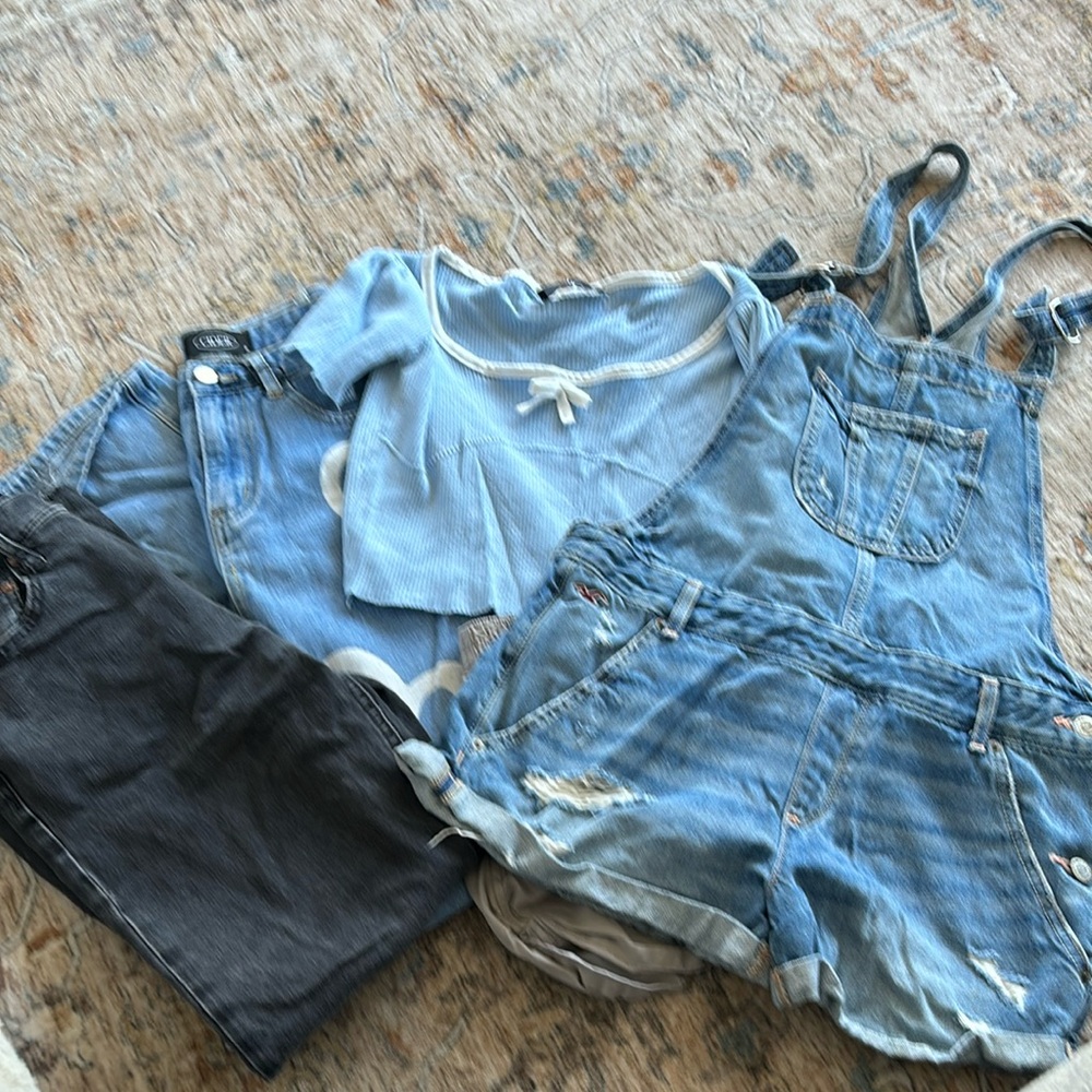 ✨ EUC  Clothing 5 Piece Lot✨ Hollister, Gap, Cider and Old Navy $145 S/M